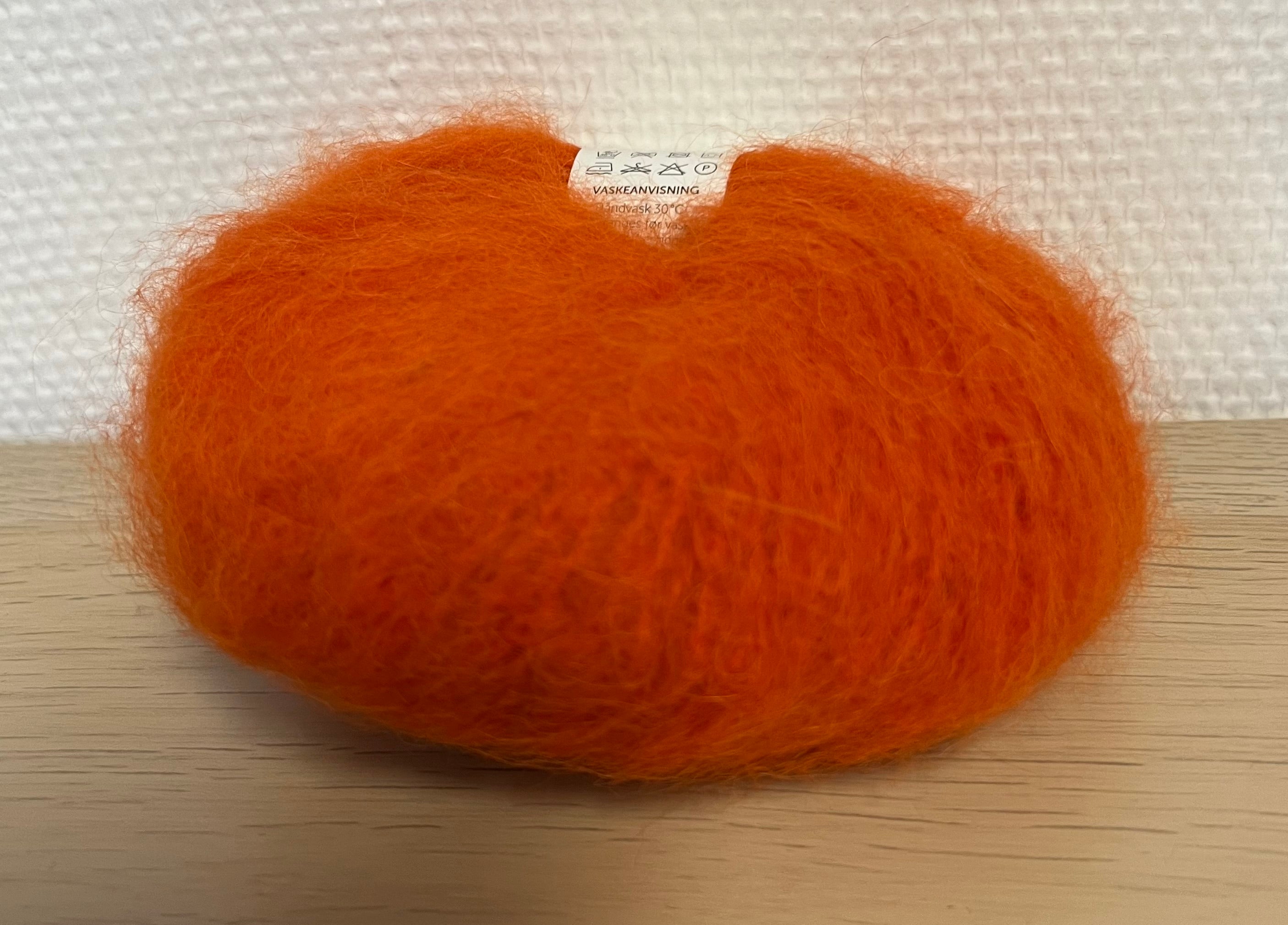 Fnugg farge 945 Oransje